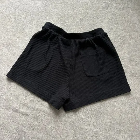 Alo Yoga Black Muse Shorts - Picture 3 of 3